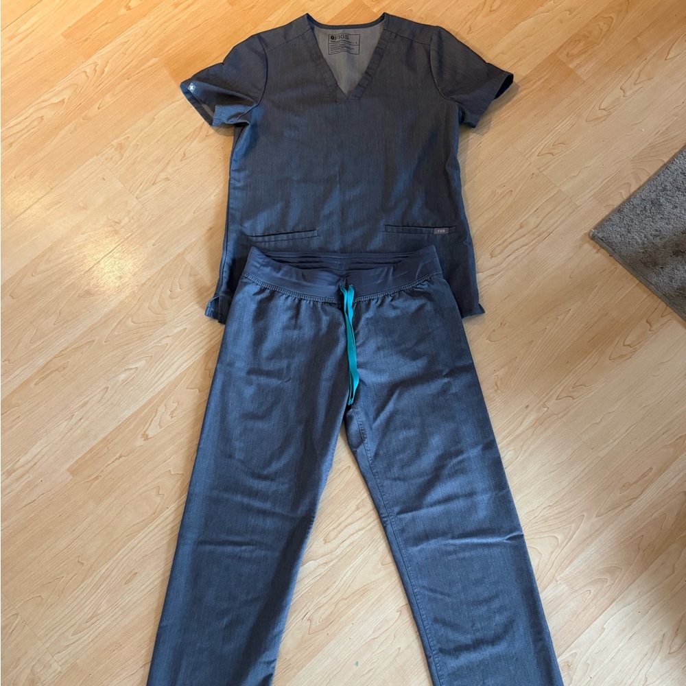 Women’s Graphite Fugs Scrub Set Small Shirt and Pants